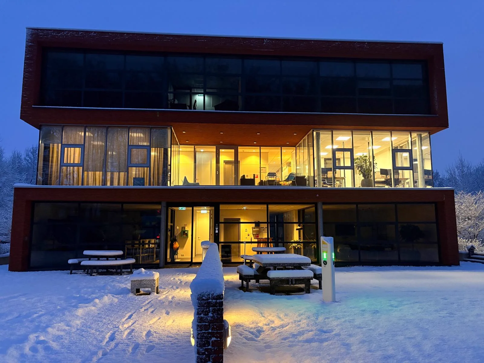 Winterbeeld van het kantoor van Metafoor Software in Dronten