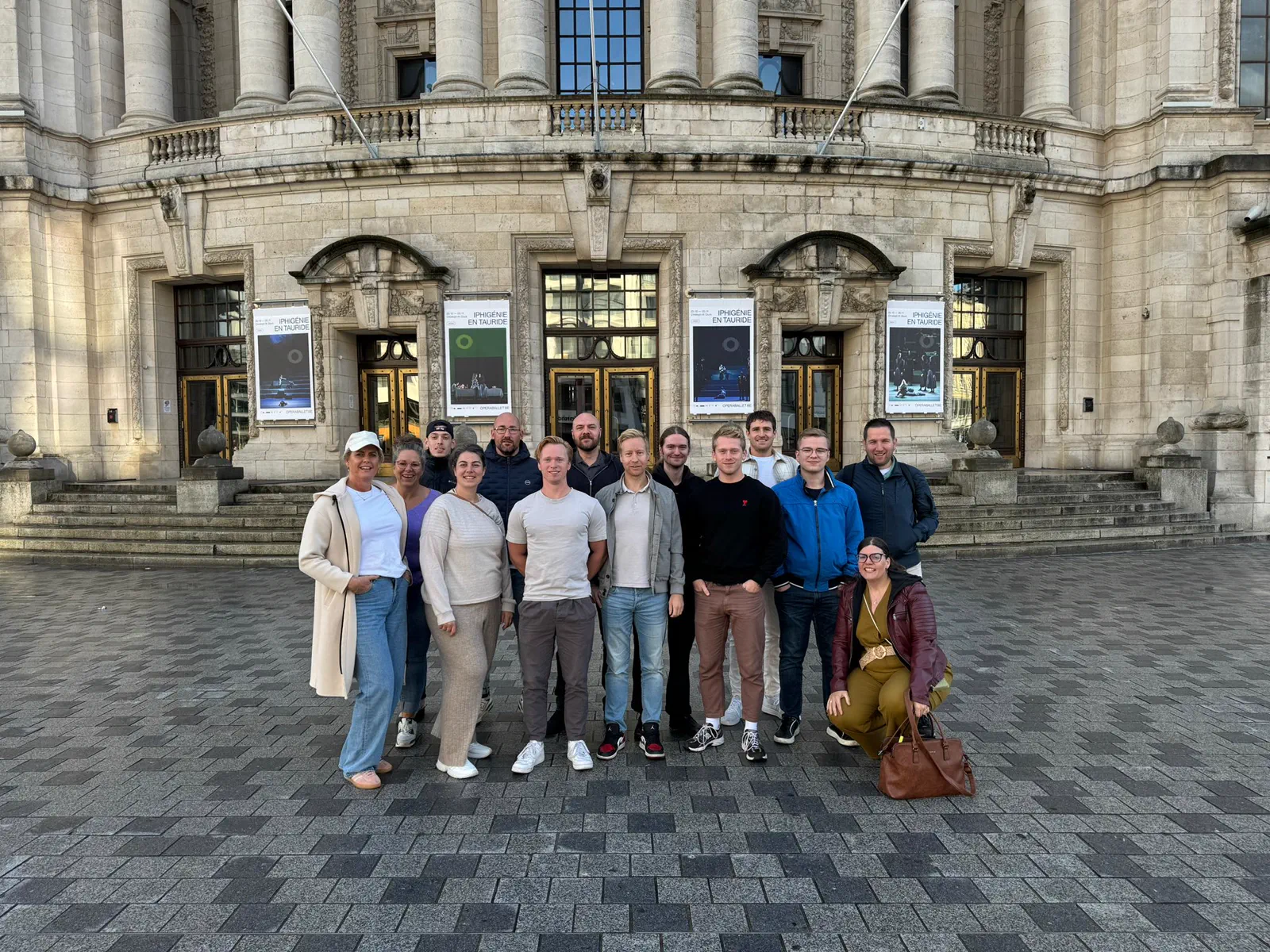 Groepsfoto van het team van Metafoor Software tijdens het teamuitje in Antwerpen